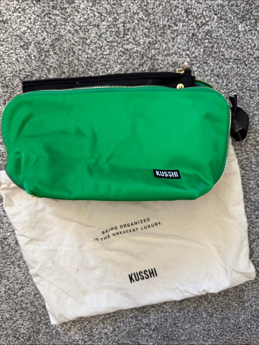Kusshi Green Nylon Cosmetic Pouch/ and snap in organizer
